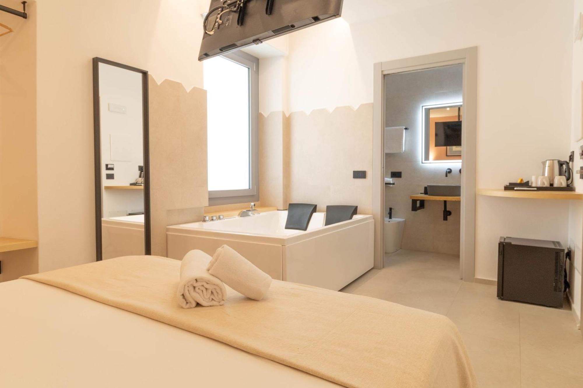 Sardinian Days - Suites & Rooms Каляри Екстериор снимка